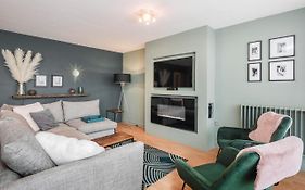Docklands Apartment. Excel, O2, Canary Wharf.